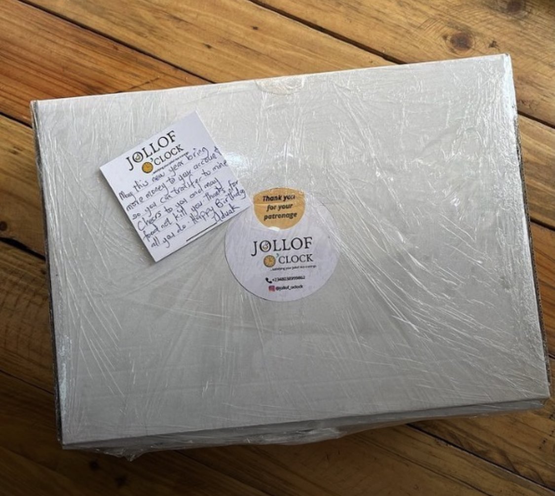 jollofOclock's tweet photo. We love when people are very intentional with their friends. Our YANGA platter went out with this beautiful note ☺️. Pree the box content . Surprise a loved one with our YANGA platter today .. https://t.co/V1W27VV0Ao