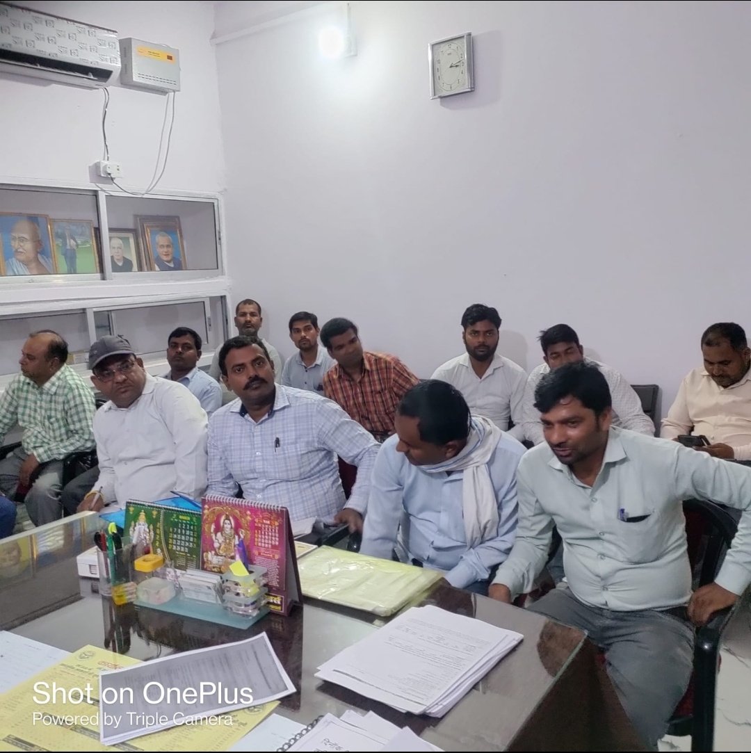 Cdosid1's tweet photo. काला नमक धान/चावल के लिए गठित जिला स्तरीय मॉनिटरिंग समिति (DLMC) एवं कालानमक निर्यातक बोर्ड की बैठक का आयोजन कृषि भवन में किया गया l जिसमें काला नमक के किसानों से सम्बन्धित समस्या के निस्तारण करने हेतु निर्देश देते हुए  निर्यातको से सुझाव प्राप्त किया गया l @dmsid1 @diosdr1 https://t.co/amyzkZyv8t