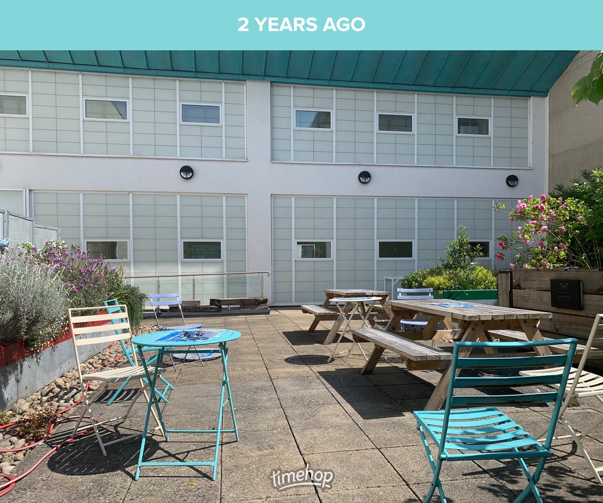 AmyMartinRN's tweet photo. 2 years ago! This was such a good example of holistic care ❤️
It was the hottest day of the year so far in 2020 and the wonderful cardiac ICU consultant for the weekend insisted all stable/well enough patients be wheeled out to the roof terrace for some fresh air and sunshine ☀️ https://t.co/dOy5C2oJOk