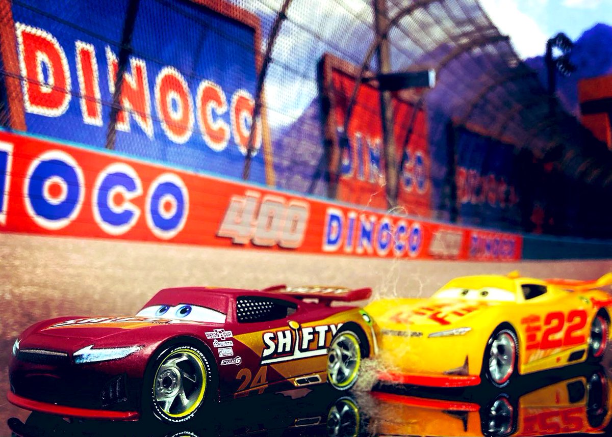 OeNvG2Wog8vr7Sf's tweet photo. 今日のレースのハイライト🏁#NASCAR
4枚目は #CotterPin へ #jeffgordonweb と飲みに行く🍸#WilliamByron
https://t.co/7g7VzdIaJI https://t.co/oMK9ZYhVb0