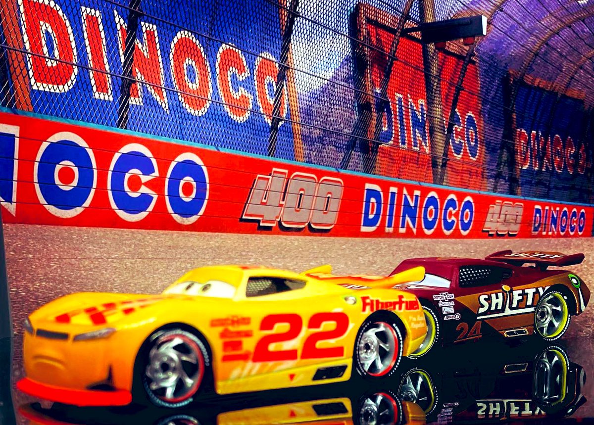 OeNvG2Wog8vr7Sf's tweet photo. 今日のレースのハイライト🏁#NASCAR
4枚目は #CotterPin へ #jeffgordonweb と飲みに行く🍸#WilliamByron
https://t.co/7g7VzdIaJI https://t.co/oMK9ZYhVb0