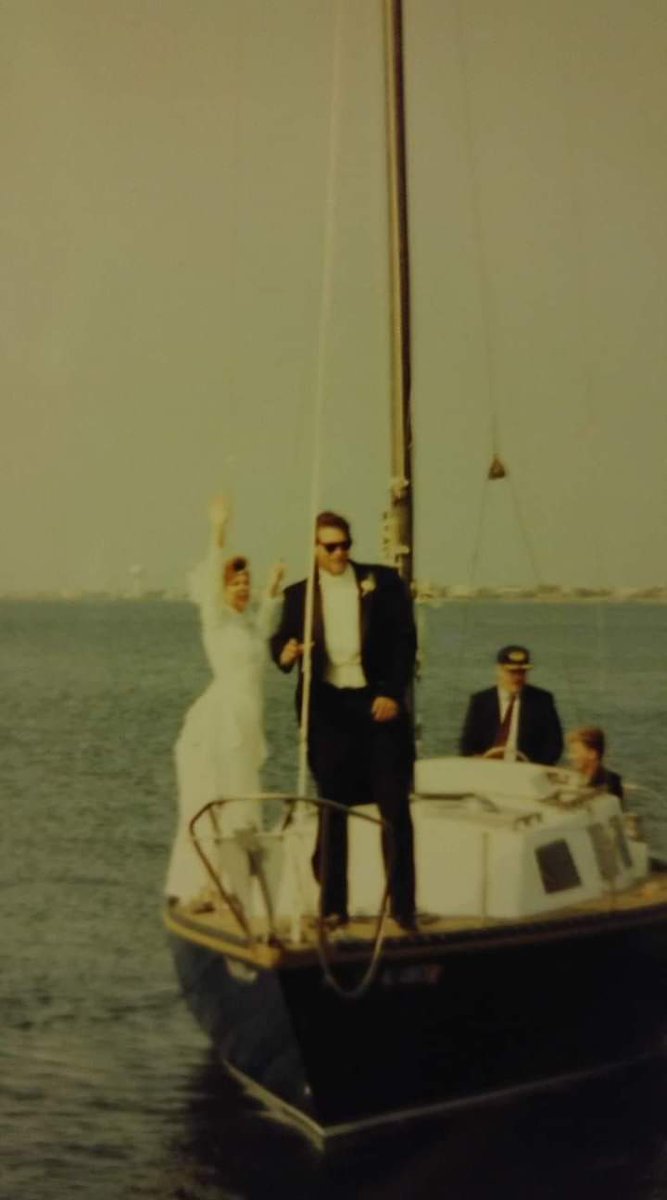 NekaCooper's tweet photo. It's not the years that count. It was the fact that I was buzzed and in heels that counts ! #drunkbride #goodsealegs https://t.co/PD06MtiFx8