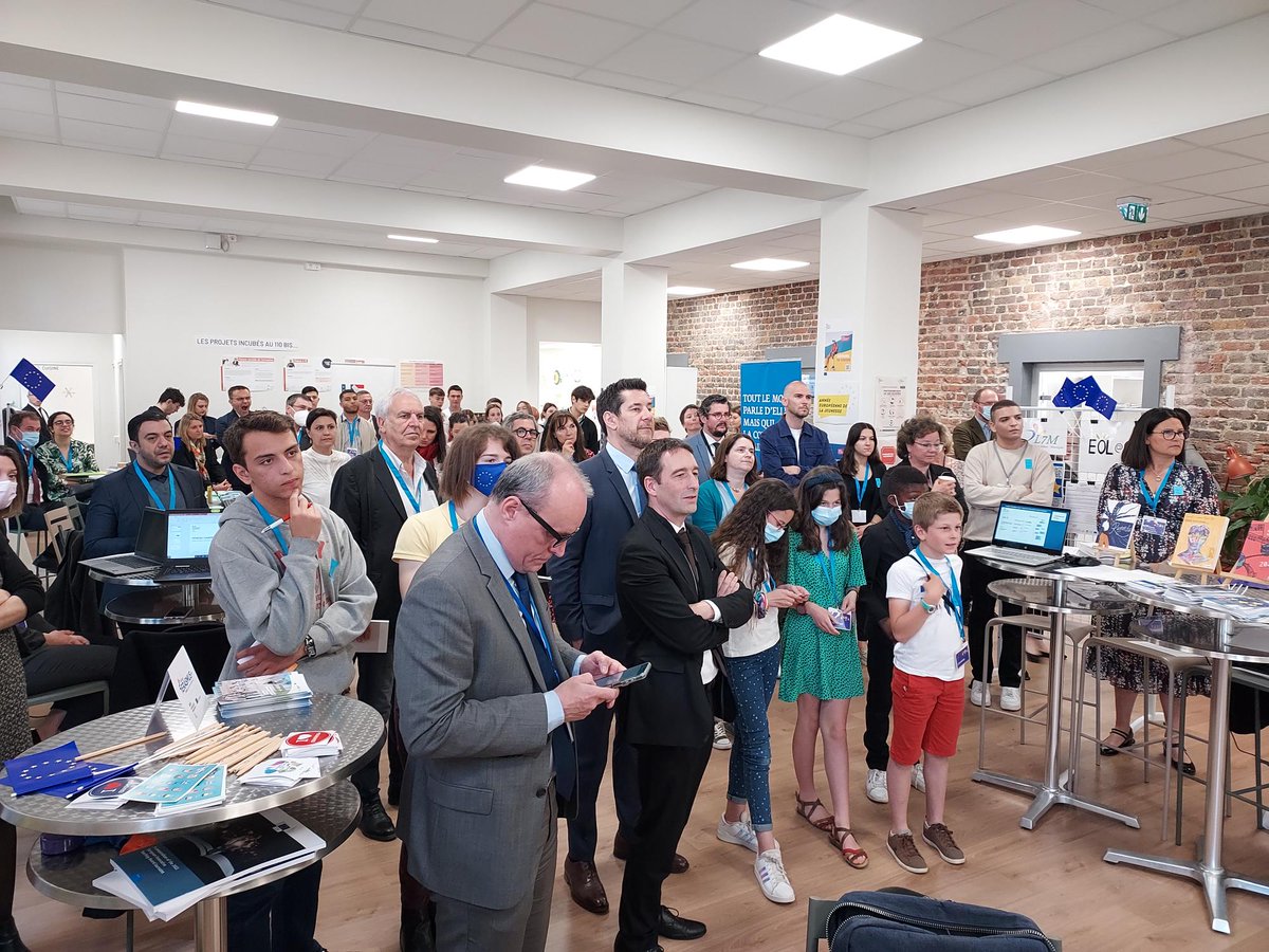 FEI_sevres's tweet photo. À l'occasion de la journée "Faites l'Europe de l'éducation !" au @lab110bis, les équipes de FEI présentent #LyceedEurope aux autres exposants et dialoguent avec les élèves présents 🇪🇺
@Europe2022FR #PFUE2022 @education_gouv @EdouardGeffray @lyceedeurope https://t.co/rXvXpf4Uvi