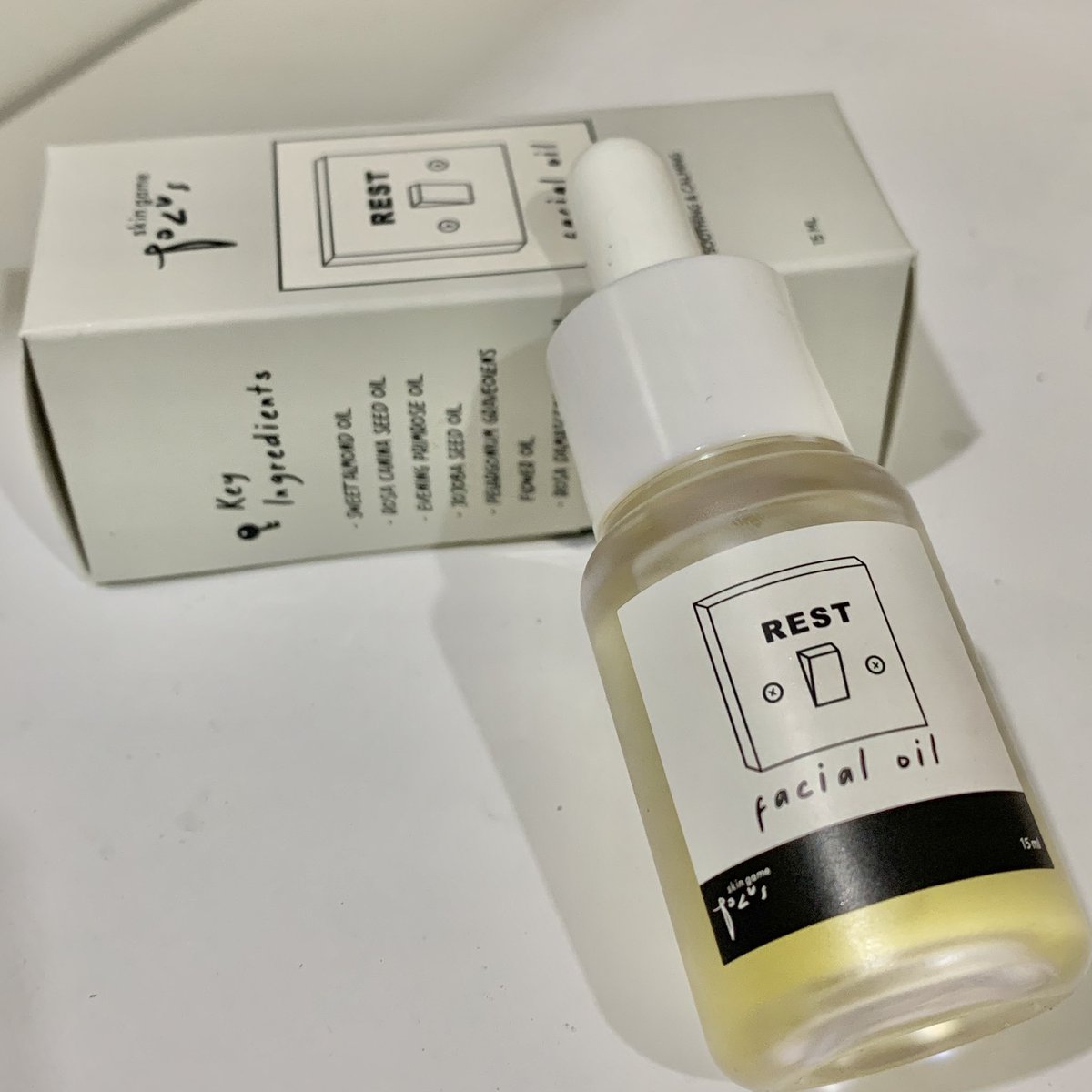 nadyakhanza's tweet photo. Aku yang punya kulit kering pasti butuh extra kelembaban + relaxing kulit, aku tambahin face oil dari @skingameofc
dan.. untuk makeupnya tetep mau stay, sebelum pakai makeup aku coba pakai rest facial oilnya juga nih.
#racunskincare #racuninskincare #TeamRelax https://t.co/PPI5br3Pk9