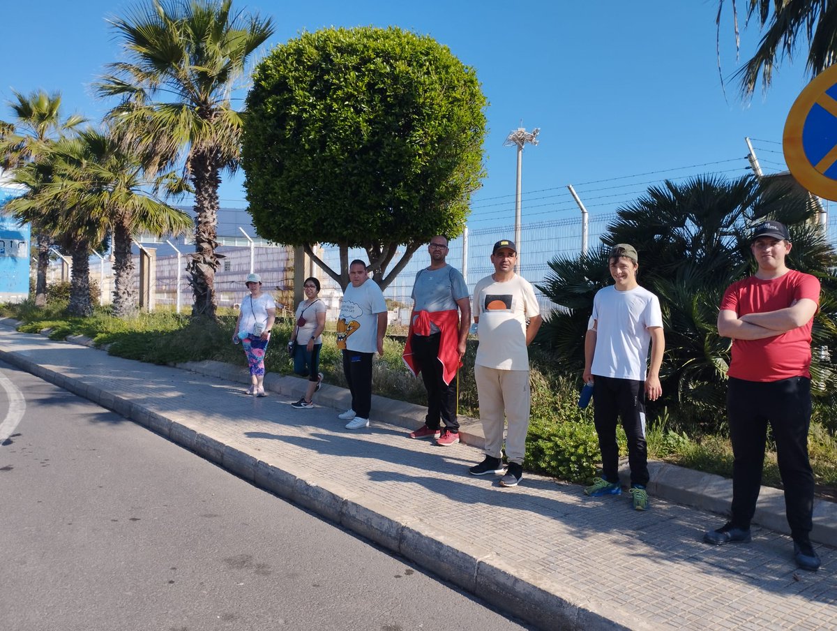 PlenaMelilla's tweet image. 🍀 Comenzamos la semana con el taller de actividad física trabajando la orientación en la autonomía personal. Ambos aspectos son fundamentales para el buen desarrollo de nuestra vida cotidiana #ConstruyeComunidad