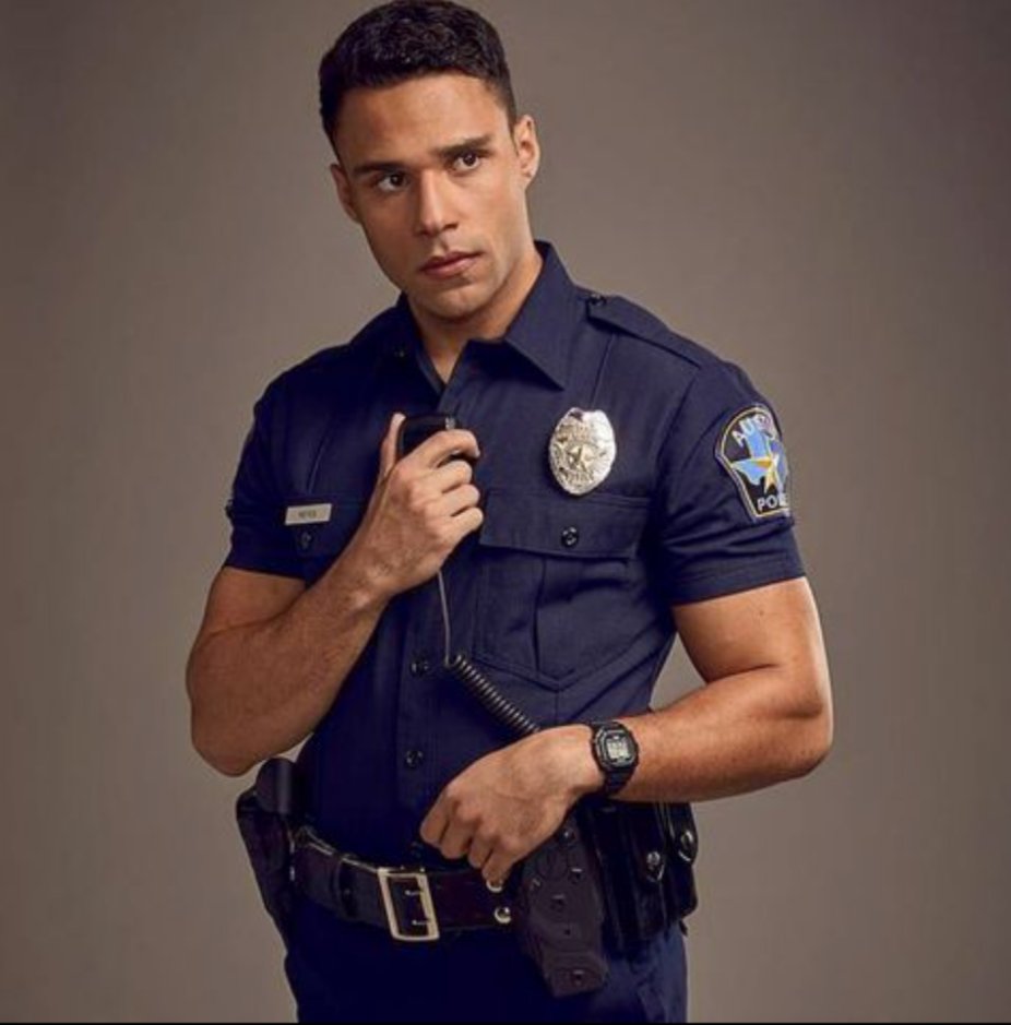 circuitmouse's tweet photo. Other than a horologist or someone who just likes to look at Rafael Silva's wrists, the upgrade in his wristwatch from season one to season three might've gone unnoticed. No idea how many times I watched before I caught it. #actuallyrafa #RafaelSilva #CarlosReyes #wristwatch https://t.co/CGa09XcJRH