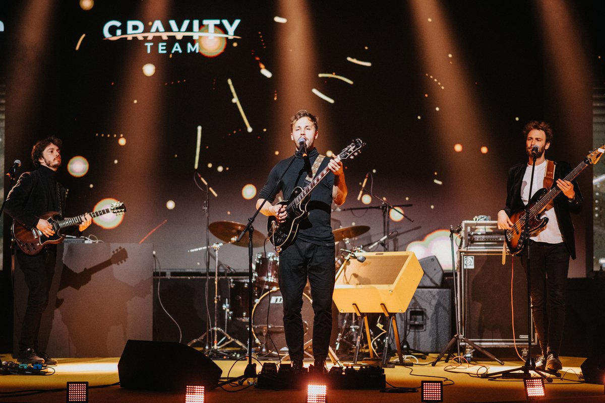 GravityTeam_co's tweet image. What a fun night it was 🥳 
From live performances, karaoke singing, dancing to DJ beats, the room was full of good vibes &amp;amp; high spirits 🕺💃

Hope you enjoyed the @TechChill official party - Meta Party powered by Gravity Team! 🤗

#techchill2022 #GravityTeam #MetaParty