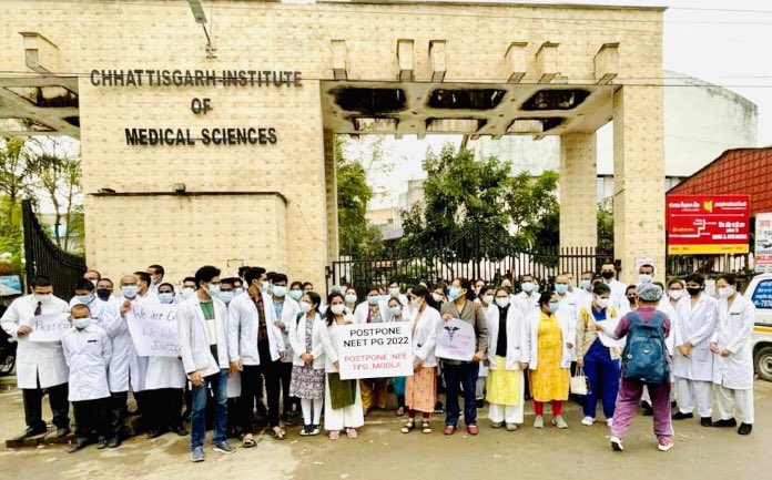 drasmalhi's tweet photo. #ChhattisgarhProtest
@MoHFW_INDIA please do needful, postpone &amp; restore our faith in system. Stand by side one more time #DELAYNEETPG_MODIJI 
#POSTPONENEETPG2022_MODIJI
#NEETPG2022postpone 
#Neetpg2022 
#NEETPG2022DEFEREMENT 
#delayneetpg2022please 
@narendramodi
@mayur_mrwakode https://t.co/SVv0LdVVPF