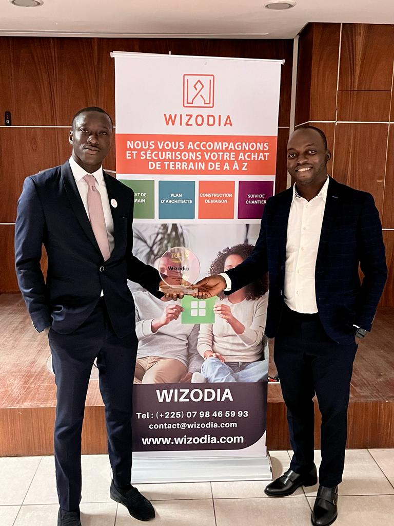 Wizodia_Com's tweet photo. ✨ WIZODIA s’est vu décerné, lors du Gala organisé par le (Salon Africain de l'Entreprise) SAFE à la CGECI - Plateau, un prix 🥇 la désignant membre du TOP 10 des jeunes entreprises impactantes dans le milieu ivoirien🇨🇮

https://t.co/pONYo4bAb4
#entreprise #RCI #construction https://t.co/iPllGRgYOf