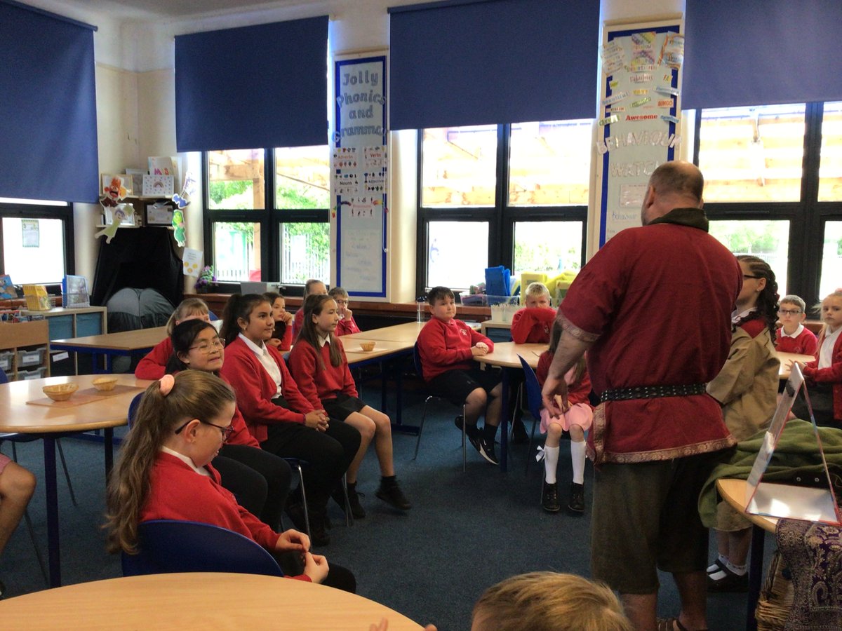 MissMason5M's tweet photo. A fabulous start to our Ancient Greece experience day! @YsgolEmmanuel #historymakers #AmbitiousCapableLearners https://t.co/UFwKfrtruS