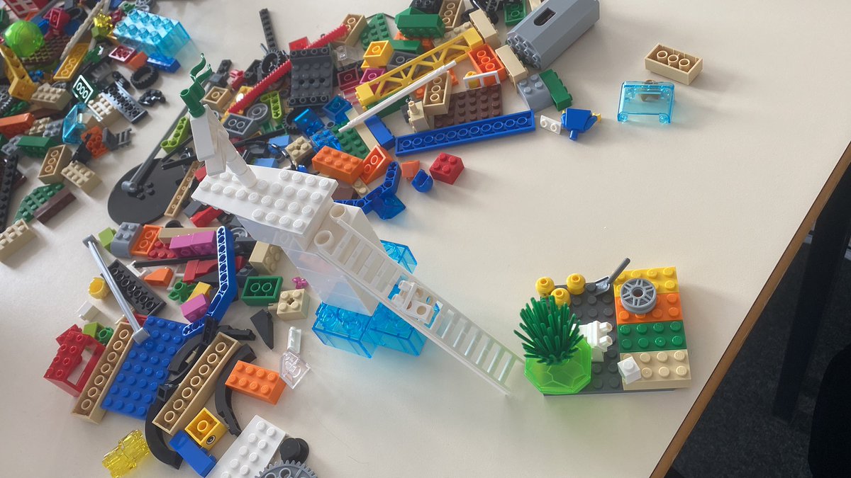 Representing our Humanities and Social Sciences Creative Bootcamp in Lego format :-) Great first workshop with <a href="/AlexM11/">Alex Moseley</a> #legoseriousplay #humanties #socialsciences #creativity