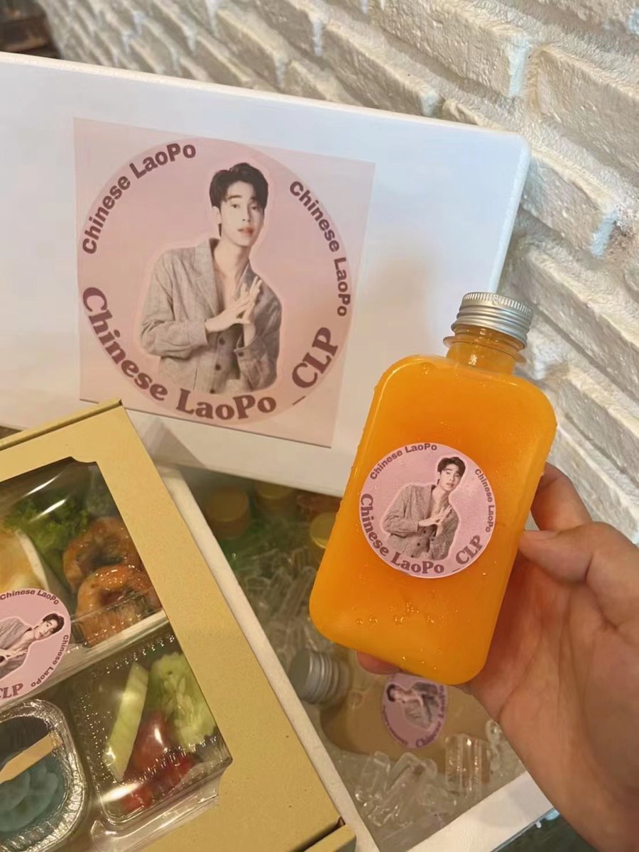 yangyutingdew's tweet photo. 2022.5.9 Dew food support from Chinese fans🤎
🍱🛎 CLP food support is coming!!
Boss dewxtaokaenoi, Taobao live broadcast food support has been delivered today!
Give him the best we can
If you love him, let him eat 🍤Hope dew likes to enjoy Ka ~@dew_jsu @Dewjsu_club   #dew_jsu https://t.co/b3w007w3rA