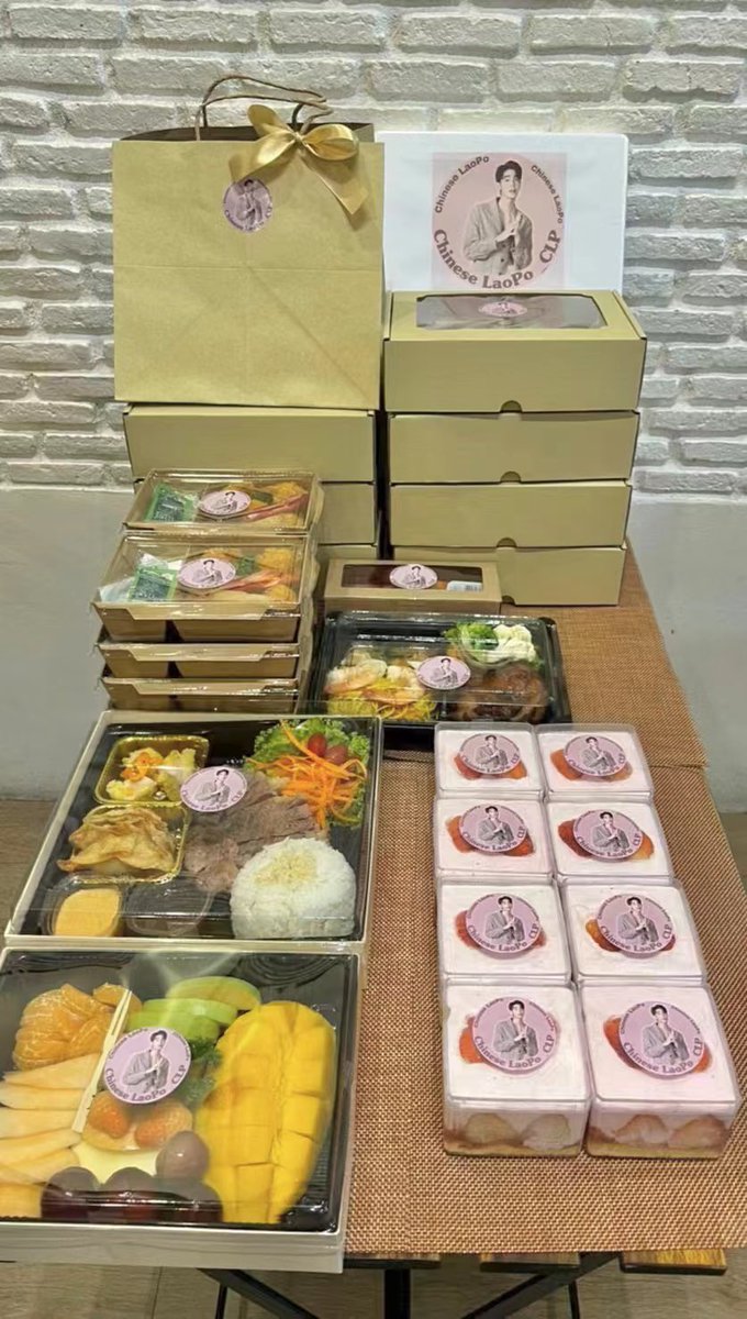 yangyutingdew's tweet photo. 2022.5.9 Dew food support from Chinese fans🤎
🍱🛎 CLP food support is coming!!
Boss dewxtaokaenoi, Taobao live broadcast food support has been delivered today!
Give him the best we can
If you love him, let him eat 🍤Hope dew likes to enjoy Ka ~@dew_jsu @Dewjsu_club   #dew_jsu https://t.co/b3w007w3rA