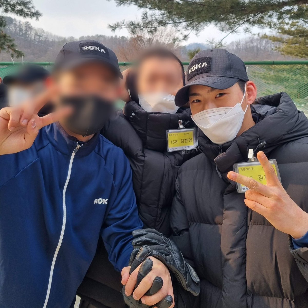 lvfryes's tweet photo. 손깍지진짜개오바아니냐고..일반인이라서참읍니다 https://t.co/crMlcIWAxl