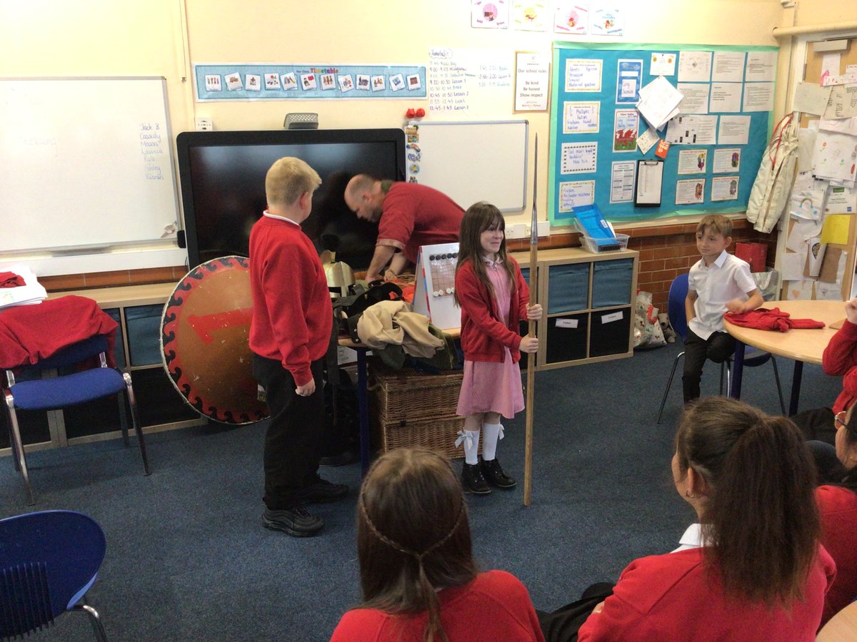MissMason5M's tweet photo. A fabulous start to our Ancient Greece experience day! @YsgolEmmanuel #historymakers #AmbitiousCapableLearners https://t.co/gfktj3x624