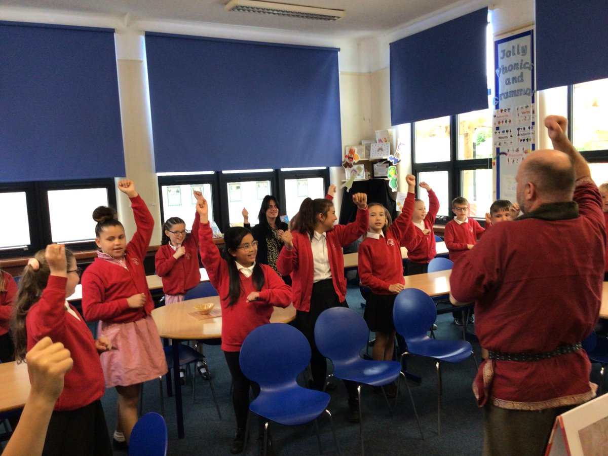 MissMason5M's tweet photo. A fabulous start to our Ancient Greece experience day! @YsgolEmmanuel #historymakers #AmbitiousCapableLearners https://t.co/gfktj3x624