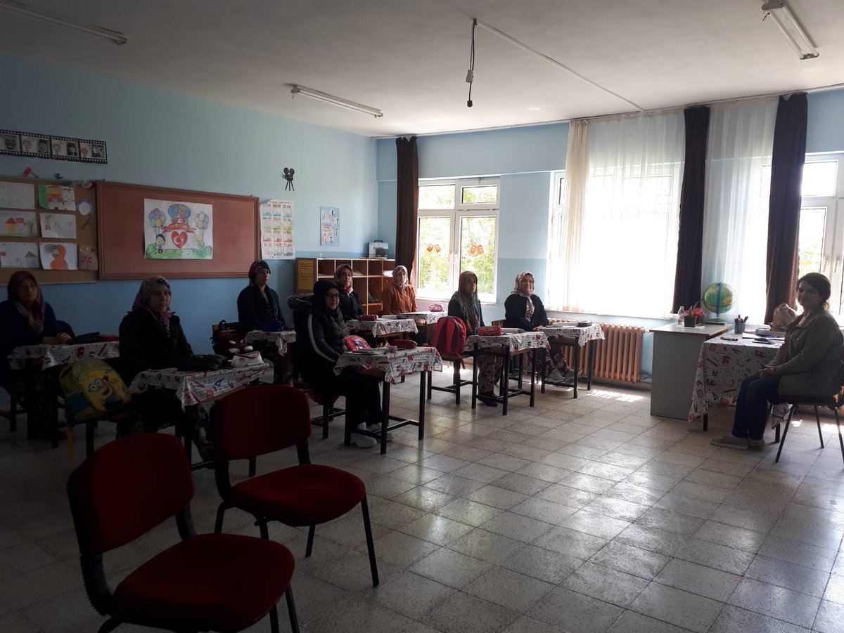 seckoy's tweet photo. Okulumuzda Osmangazi Rehberlik ve Araştırma Merkezinden Emine Perçin ve Tuğba Arslan'ın gerçekleştirdiği Psikolojik Sağlamlık Semineri https://t.co/s5MeGgZsHc