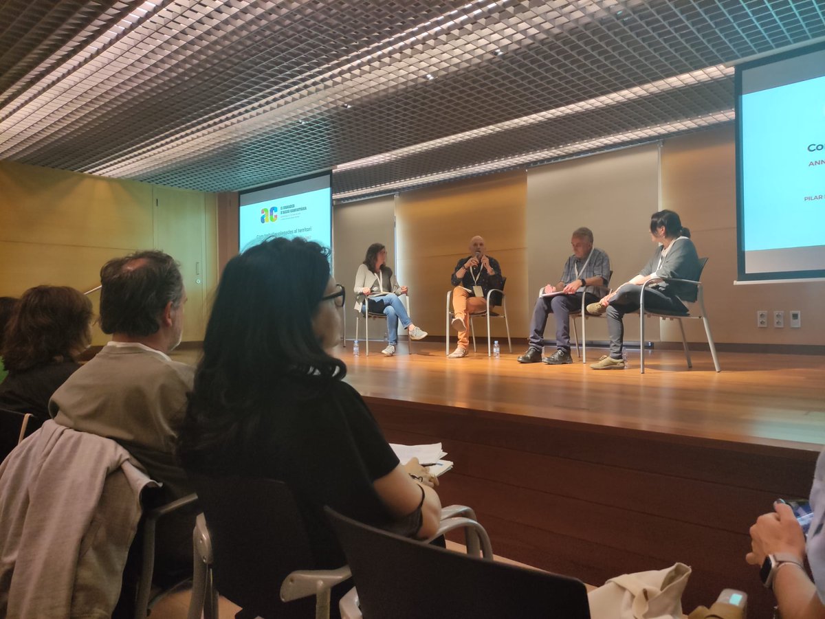 igsubirats's tweet photo. Participem a la taula rodona de les II Jormades d'acció comunitària. La Natàlia Sagarra parlarà de la seva experiència al districte de Ciutat Vella a la taula "Com treballem plegades al territori" @salutpublicabcn

Gran sketch de @impactat_teatre! https://t.co/01FOsMtGkd