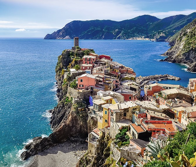 egazette1's tweet photo. Il #mare si scalda? @Greenpeace_ITA e #UniGenova mettono i termometri nell’acqua delle #Cinqueterre.
In due anni, il progetto #MareCaldo ha istituito 11 stazioni per il monitoraggio, insieme con il laboratorio tecnico #ElbaTech.
https://t.co/iZvgtNf4EV https://t.co/o8C8s1RW7b