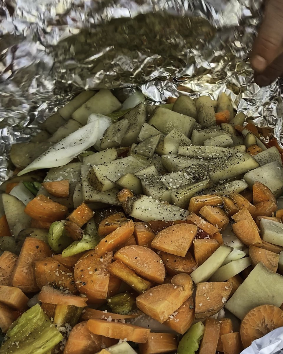 MartyMorissett3's tweet photo. One of the easiest meal you can make on a camping trip. Veggies in foil and steaks cooked over the coals!
If you have never cooked over fire, this is a great place to start.
#camping #campingmeals #canoecamping #canoetrip #canoetripping #cooking #cookingonfire #steak #camp https://t.co/YG6Js5bVOS