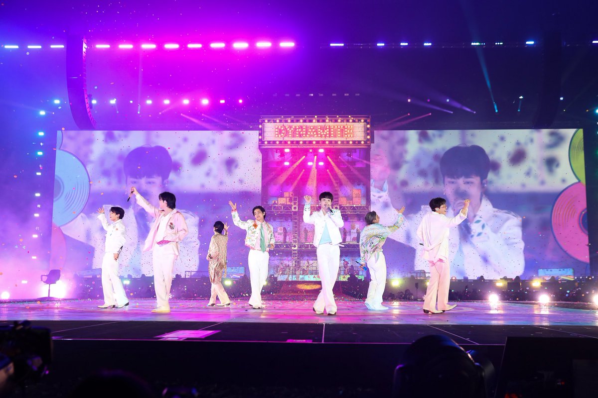 teteggkiie's tweet photo. No estuve en su primer debut, no pude apoyarlos ni mucho menos defenderlos de lo mierda que los trataban, pero saber que ahora podré estar en el segundo debut junto a ustedes me pone demasiado feliz😭
#btsdiamond #btsefficient #BTS_Proof #btselegant #BtsDiscography #btsdivine https://t.co/xdisYIgkbv