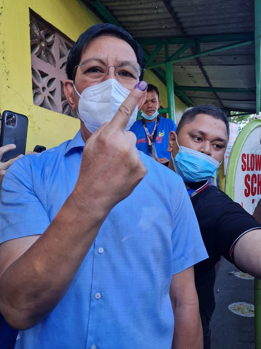 pamsantiago07's tweet photo. Pinaka-unang bumoto!
Always early, never late!
Ang presidente kong may disiplina sa oras! 💙
ALMOST LAST 30 MINUTES TO VOTE!
VOTE WISELY!
#PingLacsonHanggangDulo
#ChoosePing
#PureLove
#SwitchToPing🛎
#SinongPangGiyeraMo
#LacsonSottoPanaloTayo
#5PresidentePingLacson https://t.co/tFlrjMXusO
