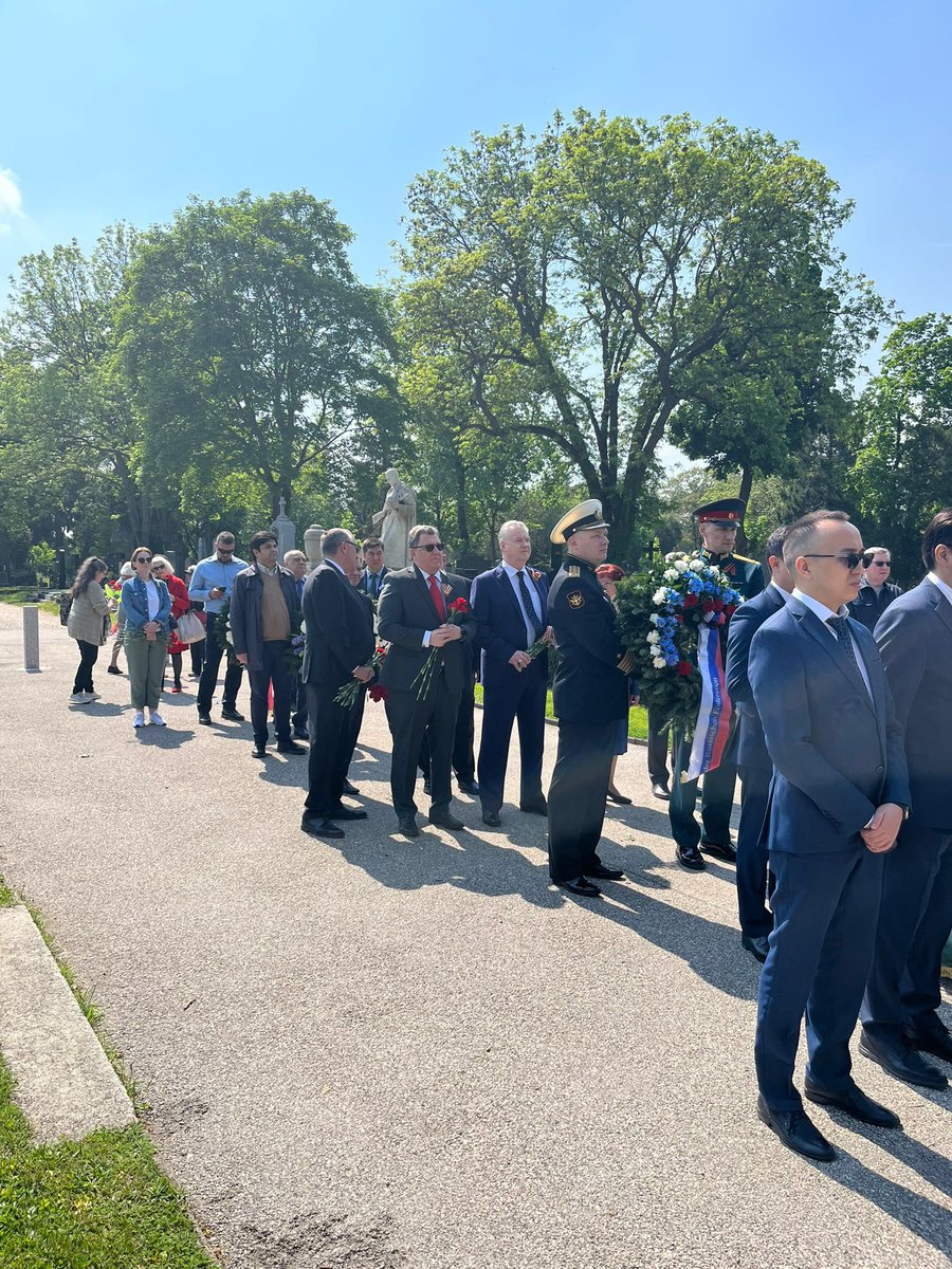 RF_OSCE's tweet photo. The heads of the Russian 🇷🇺 diplomatic missions also honored the memory of the fallen Soviet soldier-liberators buried in the Vienna Central Cemetery. Nobody is forgotten, nothing is forgotten. 
#weremember #wehonour #VictoryDay https://t.co/d2pOB6LyY8