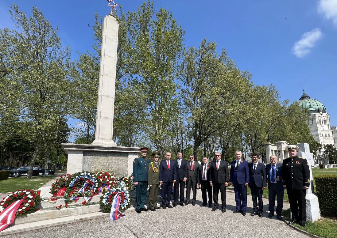 RF_OSCE's tweet photo. The heads of the Russian 🇷🇺 diplomatic missions also honored the memory of the fallen Soviet soldier-liberators buried in the Vienna Central Cemetery. Nobody is forgotten, nothing is forgotten. 
#weremember #wehonour #VictoryDay https://t.co/d2pOB6LyY8