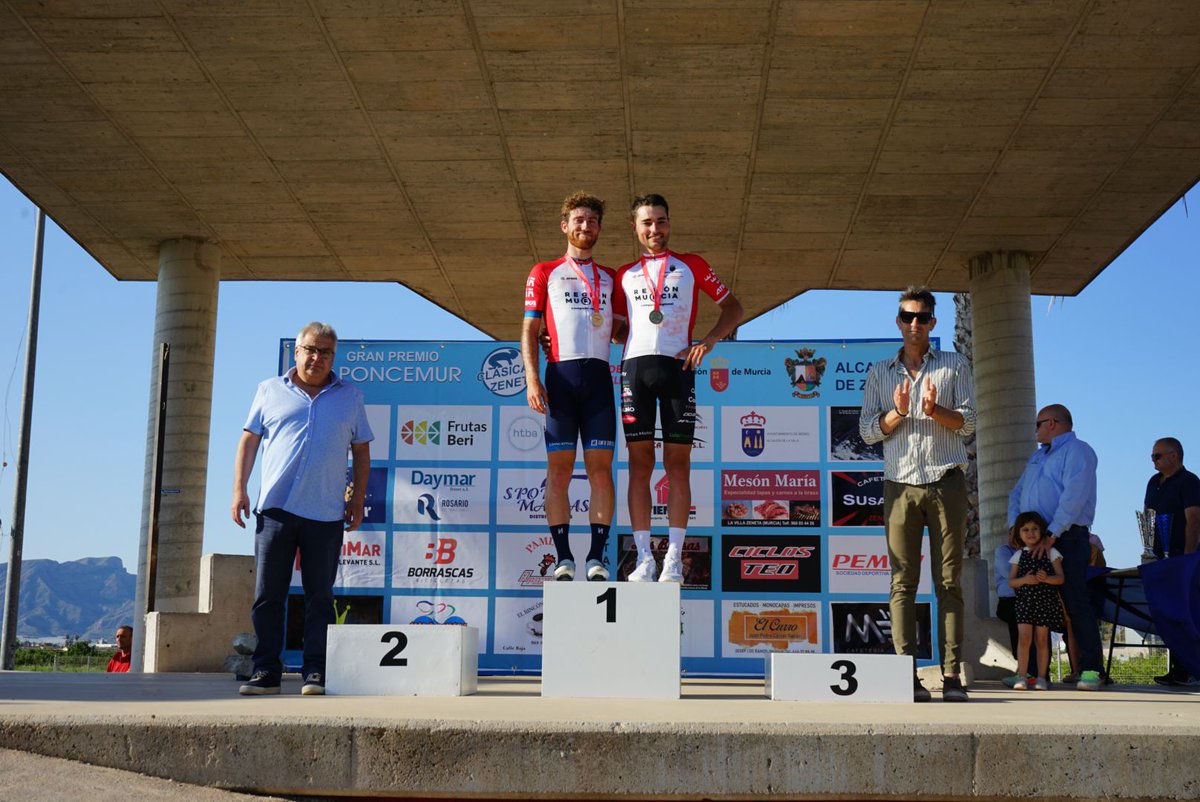 Javier Chacón gana la #ChallengeCostaCalida... POR PUESTOMETRO 😯

👉 El corredor de <a href="/Fund_Benicadell/">Fundación Benicadell</a> hizo valer su resultado en Zeneta para imponerse en nuna espectacular carrera.

🤩 Pedro Antonio Rodríguez y Alberto Pérez son los nuevos campeones regionales.