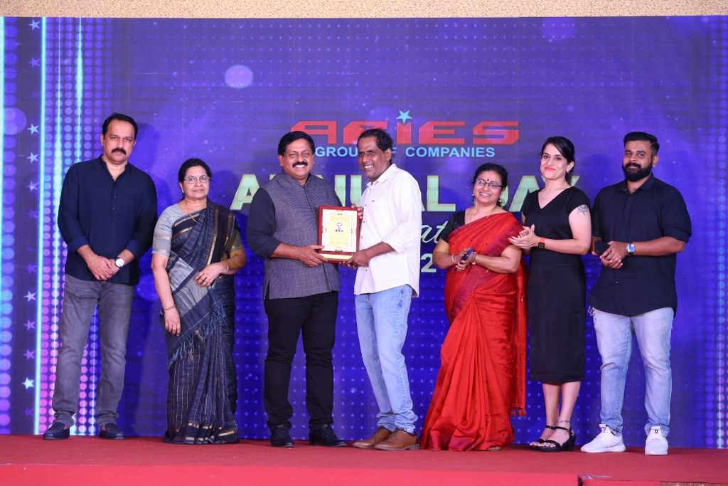 Ariesgroupglob's tweet photo. Congratulations Sajeesh Menon (Asset Management) for winning the Aries Group Outstanding Service Award.
#ariesgroup #bestemployee #winners https://t.co/0xrZugXut1