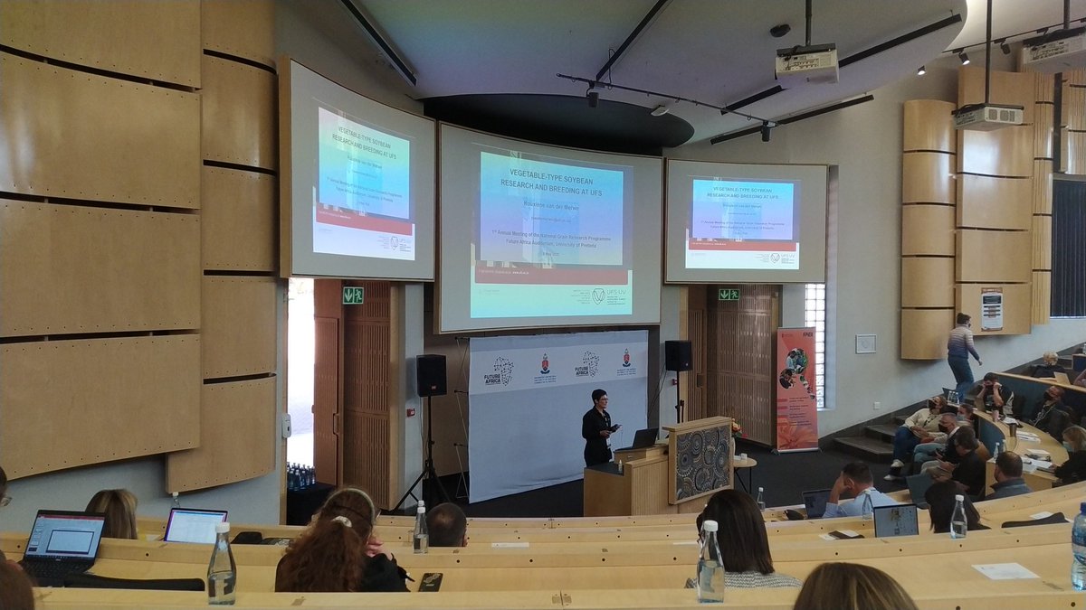 Fabiteam1's tweet photo. Dr Rouxlene van der Merwe talking about vegetable-type soybean research and breeding at UFS.
#CPHB2022
@UFSweb @ResearchUP @UPPlantAndSoil @UPnasagric @FutureAfricaUP https://t.co/ItTlBRBT0M