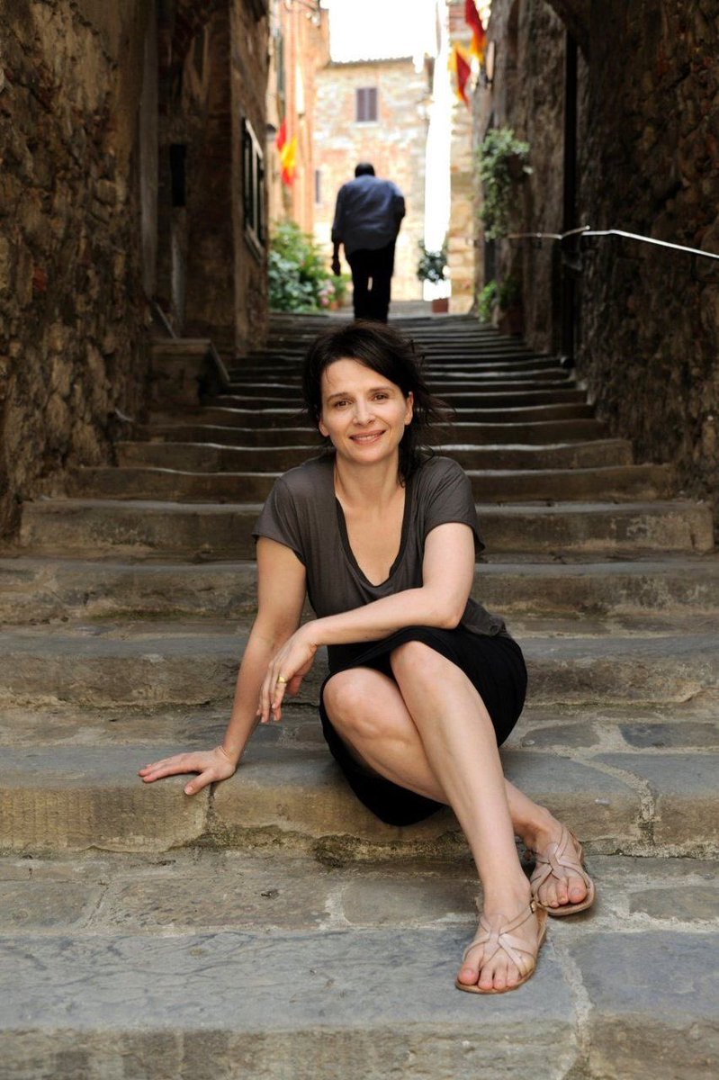 Juliette Binoche During the filming of Certified Copy Abbas Kiarostami  Tuscany 2009, image size:799x1200