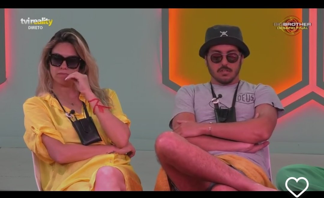 Eles estão mesmo de óculos de sol na arena? Oh I'm living for this kkkkkkkkk