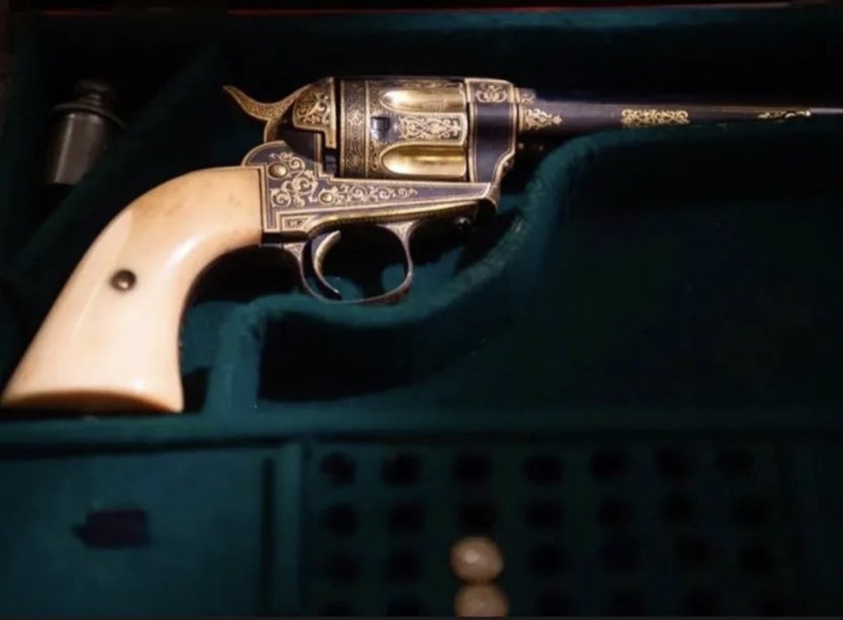 Cesar_Bronn's tweet photo. “Cuba devuelve a Mexico pistola que mandó a hacer el
presidente Francisco I. Madero en aquellos años para
regalársela a Pancho
Villa" @ArturiniT  @chairoilustrado @MalthusGamba @indioverdem @LaTiaVinagres @ReporterosMX_  @Gateau2008 @Rafaherrera1983 @guillermort4  @ZuritaCarpio https://t.co/HzxsJvvODQ