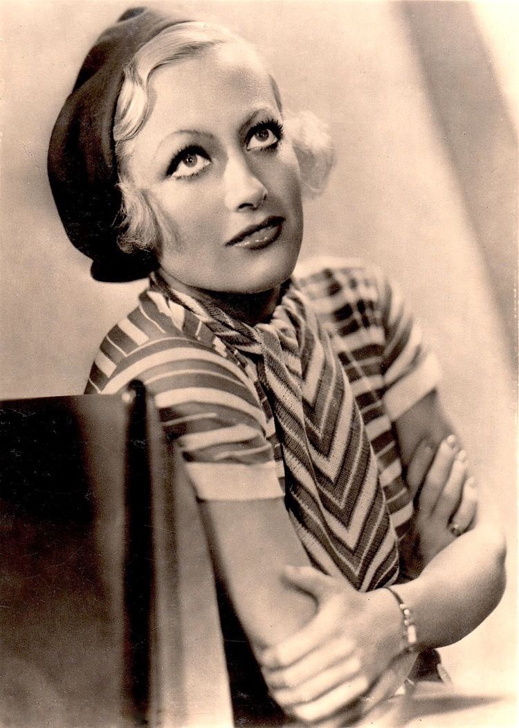 AllTC_'s tweet photo. Joan Crawford in a publicly shot for 'This Modern Age' 1931. https://t.co/nb1KQyohr1