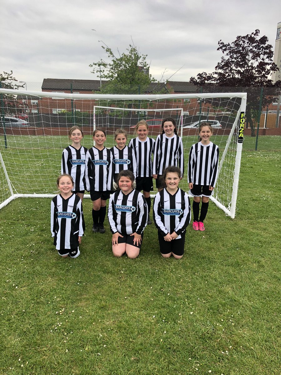 EnglishMartyrs's tweet photo. Amazing performance girls football team. Some excellent play and great fun 😊❤️💪 https://t.co/uI9kHQzF4c