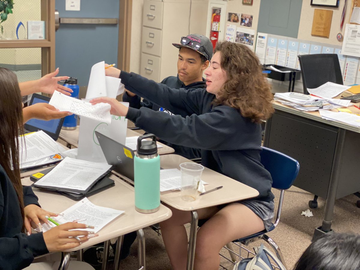 lgauntlettTT's tweet image. Excited to shoot a best practice video on #blendinglearning in Mr. Brubaker’s class. Mr. B’s HS students practiced various skills in different tech enhanced centers to support effective essay writing, while Mr. B pulls students 1:1 to offer targeted feedback. @Beaumont_SD #edtech