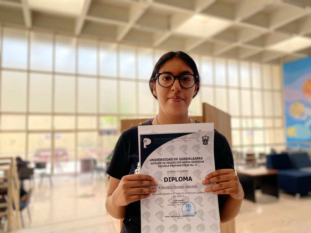 P5UDG's tweet photo. Este jueves, David y Valentina representarán a la #ComunidadP5 en el concurso interprepas de deletreo en inglés “Spelling Bee” que se realizará en #Prepa10 . 🗣🐝🇺🇸
Durante estos días tendrán sesiones de preparación por parte de la maestra Lorena Jasso. 👩🏫
¡Mucho éxito! 👏👏 https://t.co/ahYfCIOs4O