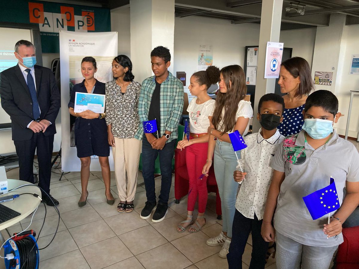 Célébrons cette journée de l'Europe lors d'une  cérémonie de remise de labels eTwinning en présence de Mme la Rectrice, du Préfet et d'une team eTw réduite de  l'école JB Bossard!😊 Nos projets  :" Save the planet #2" Funny-digi-postcards " et"Que d'histoires ! "