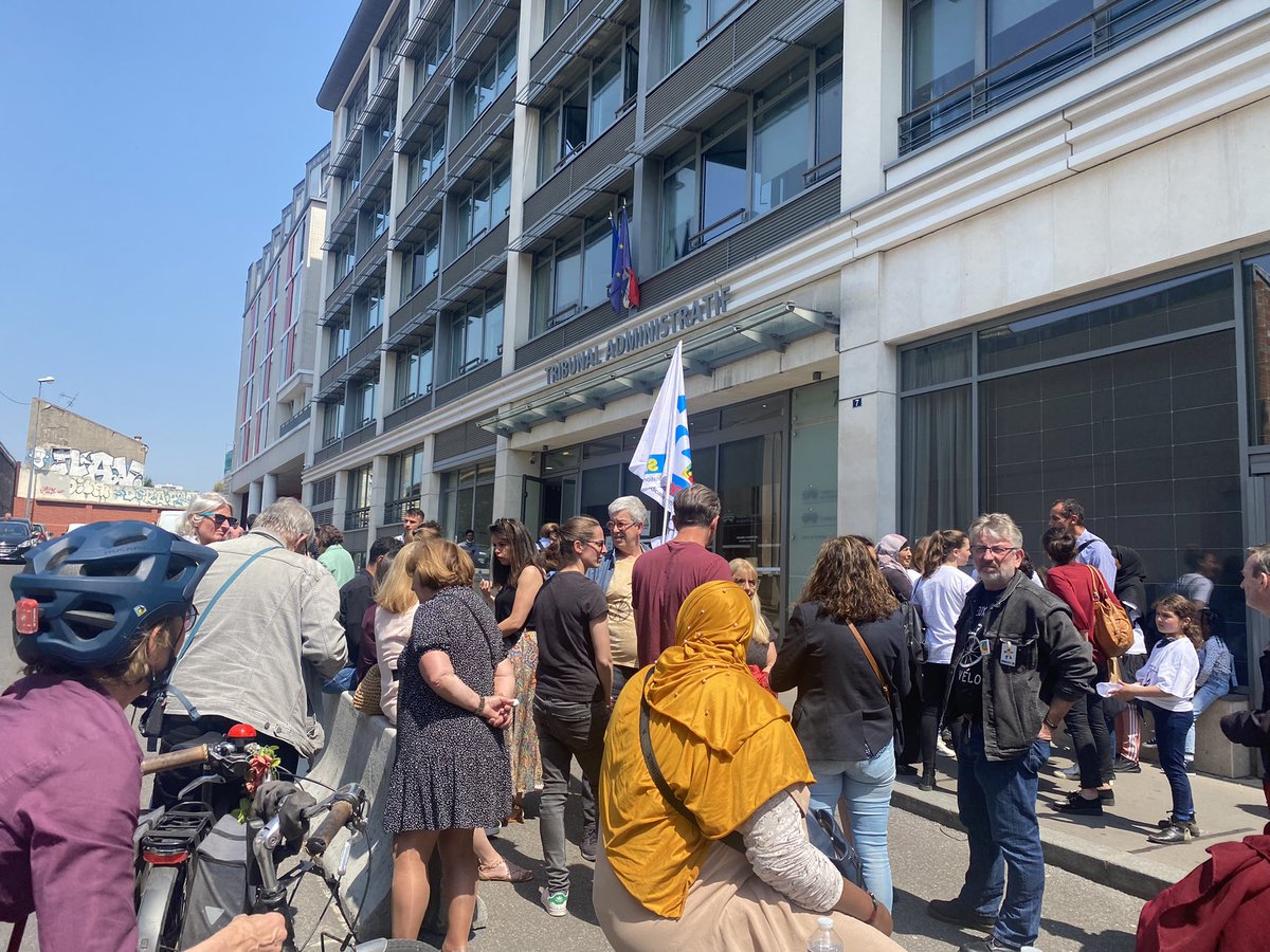 Sans préjuger de l’issue de l’audience en référé liberté de ce jour, ce sont les enseignants mais aussi les enfants et leurs parents qui sont aujourd’hui victimes de l’autoritarisme et de l’arbitraire de Blanquer et de sa hierarchie

#soutienaux6dePasteur