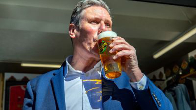 StephenJamesGBR's tweet photo. Sir Keir Starmer has announced that he will resign if fined over “#beergate”.
As former Chief Prosecutor, he knows he is politicising any decision that Durham Police might make thus making their job even harder.
There is nothing “honourable” about politicising our Police. https://t.co/ko5pN1KiQ9