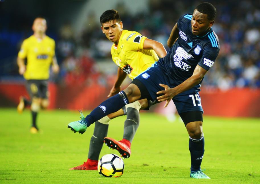 alejoruilova's tweet photo. *En Campeonatos Ecuatorianos es el enfrentamiento 230. En 229 partidos  @BarcelonaSC ha obtenido 73 victorias , 85 empates y 71 victorias para @CSEmelec 
* Primer partido por torneo ecuatoriano fue 22 agosto de 1943 gana @BarcelonaSC 4- 3 @CSEmelec 
Siguiente 3/12 https://t.co/XjVStvnBdu