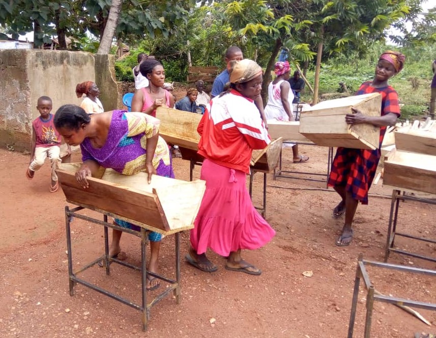 BeesAbroad's tweet photo. "Gladys dreams of generating income from quality honey and owning her own cocoa trees." Read about Gladys on the blog and consider sponsoring her and the beekeeping group in Ghana for our World Bee Day celebrations!
https://t.co/QNrGLe6s2N
#beekeepingprojects #WorldBeeDay https://t.co/BT8ll1ZonI
