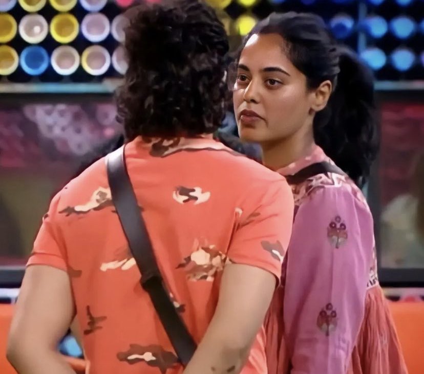 SBommina's tweet photo. Dont you dare to look into me coz I am no less than you and I care least about you #BinduMadhavi #BiggBossNonStop #BiggBossNonStopTelugu #NagarjunaAkkineni #BiggBossOTT #AlwaysWithBindu #AnchorShiva https://t.co/l1ozNLysco