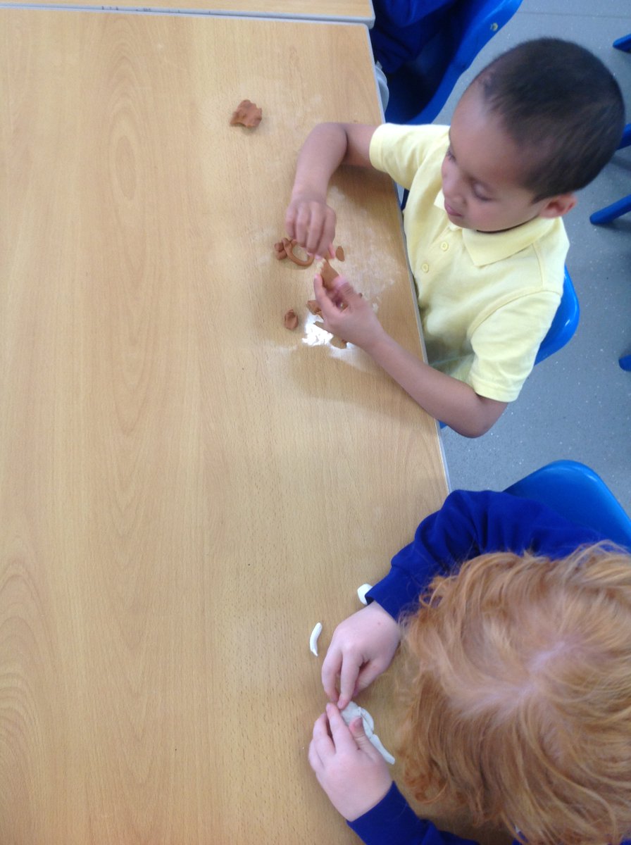 WCPSY1's tweet photo. Year 1 used their enquiry knowledge to sort and classify pictures and plasticine models of animals today. @WexhamPS https://t.co/Pzrzc3K1RP
