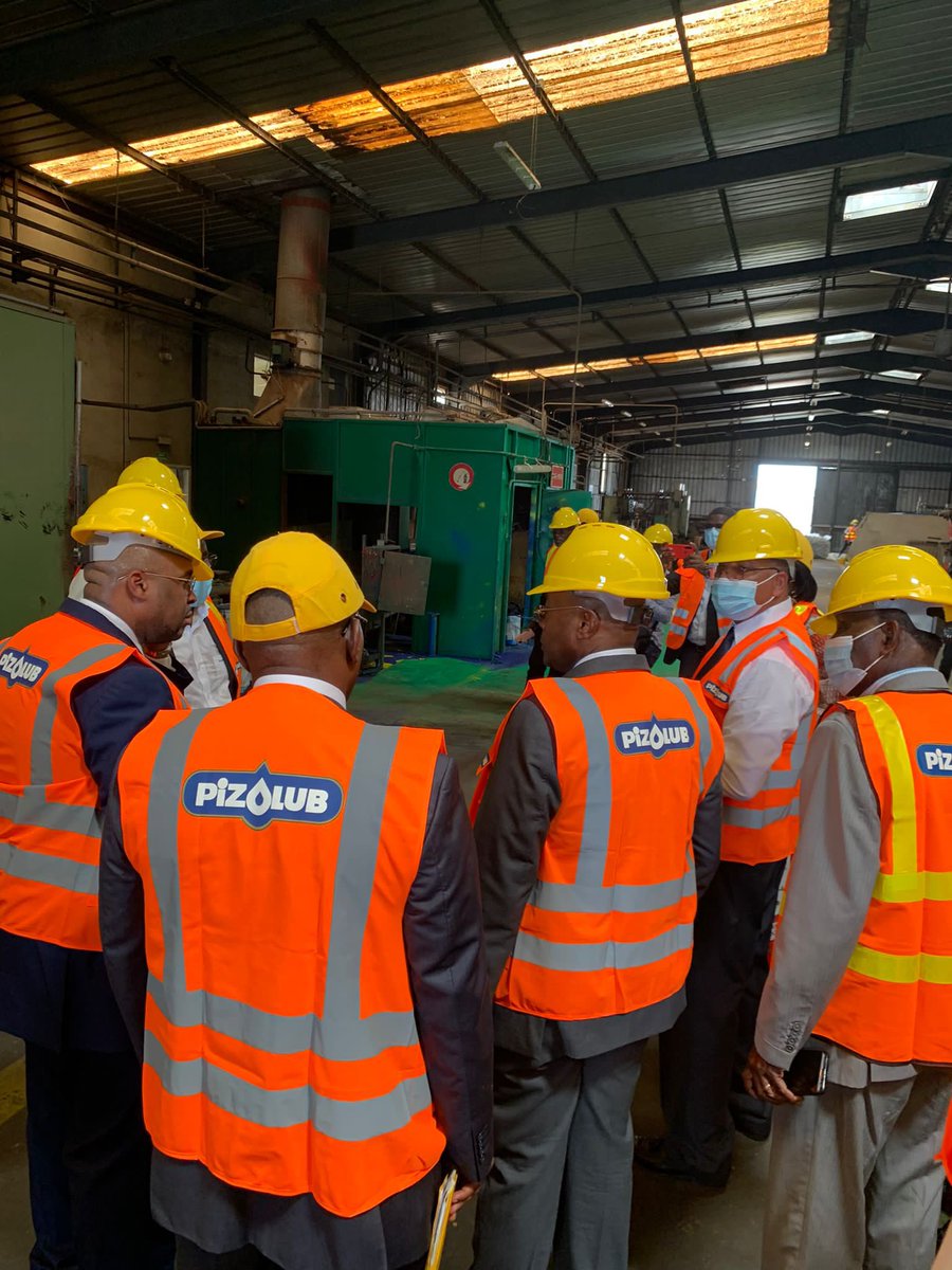 pmoubelet's tweet photo. Accompagné du https://t.co/iX2OdI6bbw @PAmbouroue, j'ai visité ce 09/05/22, des unités industrielles à Port-gentil #Pizolub, #ATMO et #Alu #Plast. Pour le @PresidentABO, l'accélération du #GabonIndustriel est un impératif.
@OssoukaRaponda
@Comgouv @PAT_Gabon https://t.co/uUl0vxjJCB