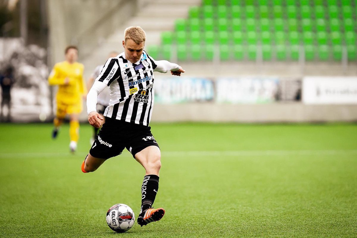 Perjantaina pelataan kotona! VPS-SJK ottelu pelataan perjantaina klo 18 alkaen Elisa Stadionilla.🔥

Liput otteluun ovat myynnissä osoitteessa 👉 lippu.fi/artist/vps/ 

Otteluisäntänä toimii @wasaline_ferry 🤝

#yhdessäseistään #seuraaraitaa #vepsu #vaasa #vasa #veikkausliiga