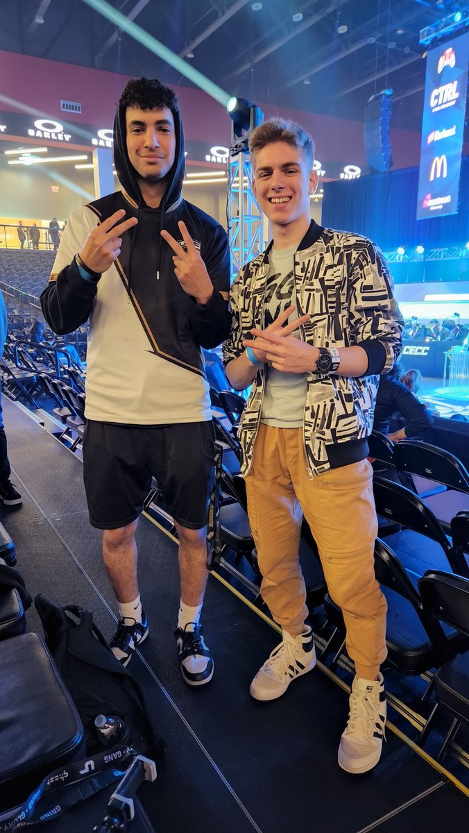 Eleventeen tweet media