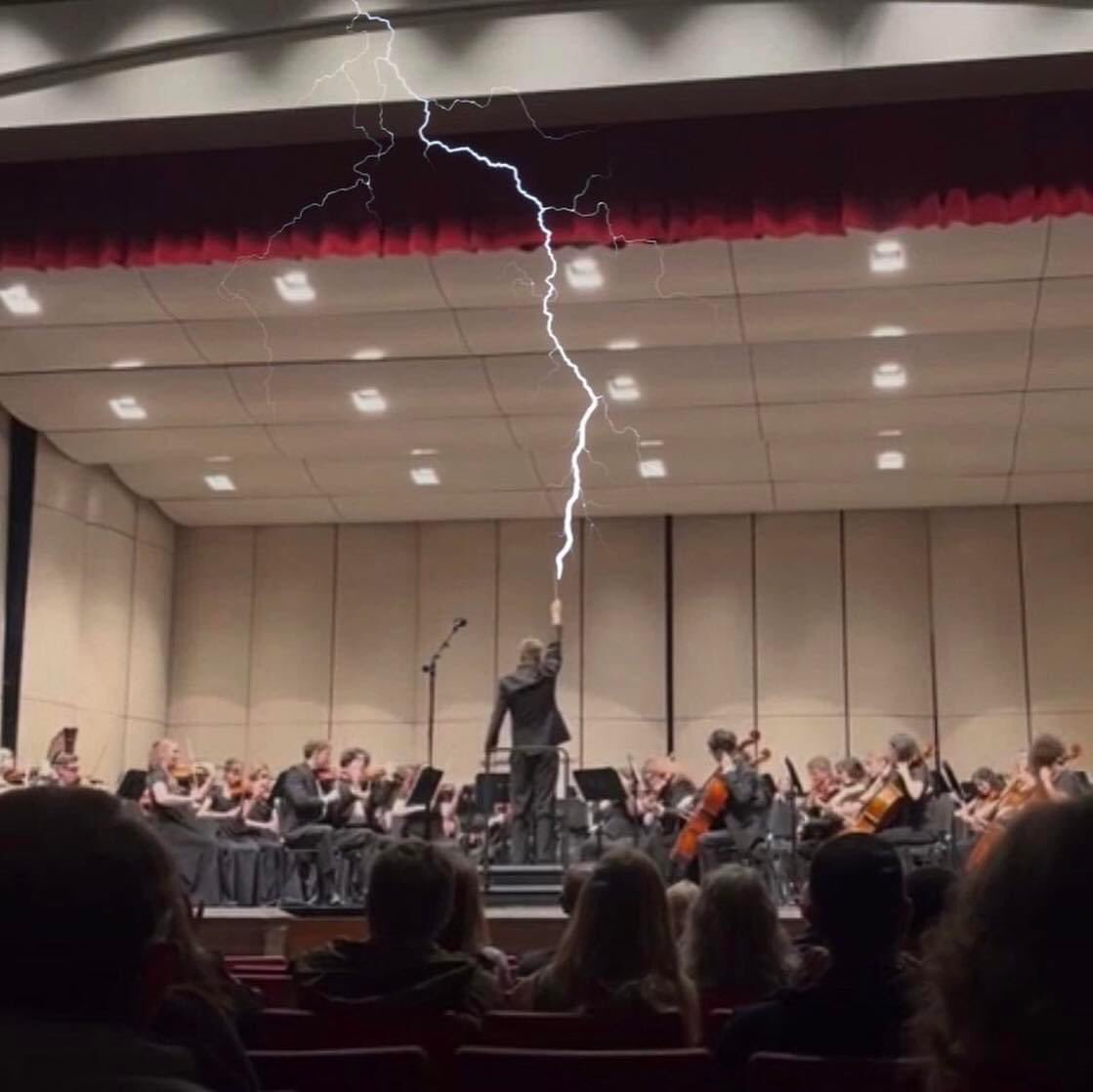 Actual photo of Mr. Powell conducting Tchaikovsky 4 at ISSMA State Finals! #TheAvonOrchestraWay 😂 @OrioleTweets @AHS_Orioles @avonstringbling @MrZ_Orchestra @msroamer @Avonbandtweets @AvonHSPrincipal @AvonSupt