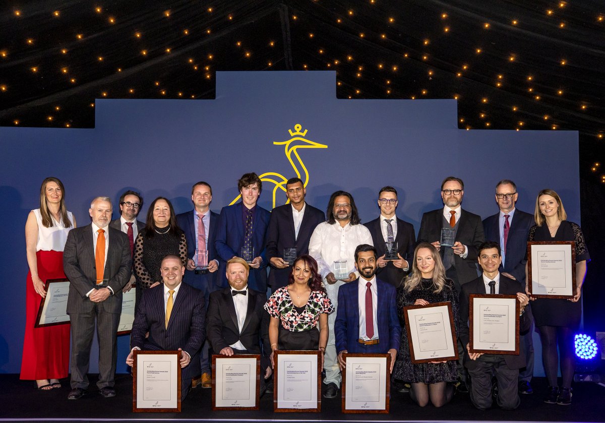 Huge congratulations to <a href="/Jodie_art/">Jodie Howard</a> for recieving the <a href="/AngliaRuskin/">ARU</a> Alumni Rising Star Award! We are all super proud 😍 aru.ac.uk/news/graduates…  #ARUproud
#ARUcreative #ARUawards